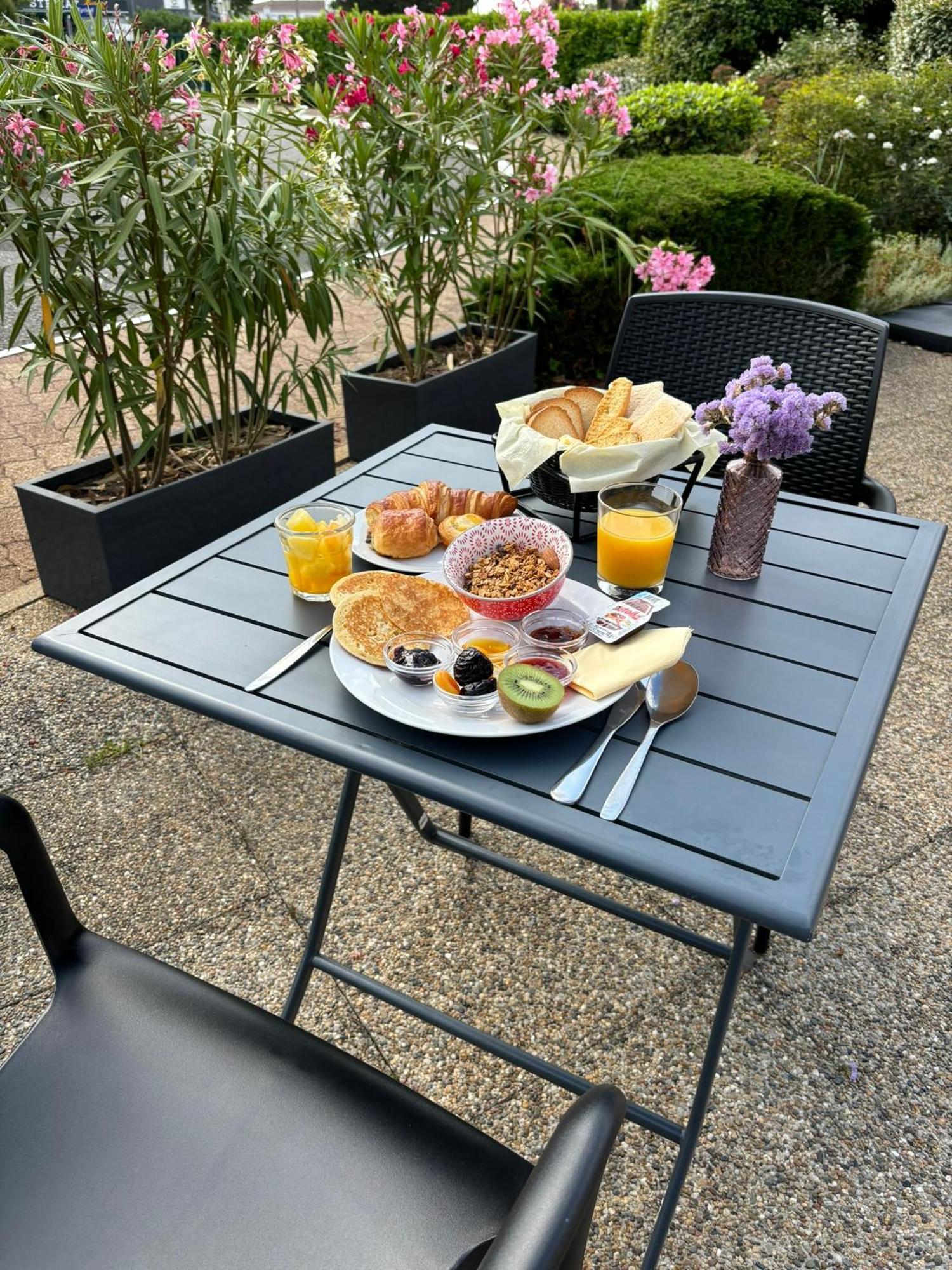 Kyriad Bordeaux Lormont Exteriér fotografie